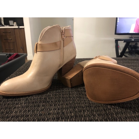 Francesca’s Light Tan Booties - Picture 2 of 4